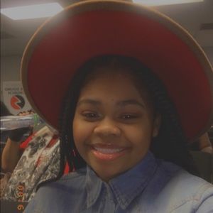 Meet your Posher, Desiray